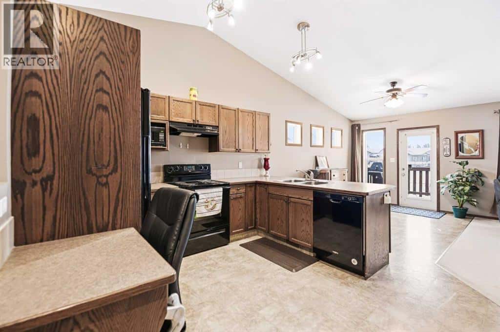 14 Winston Place — Blackfalds - Photo 4 of 24