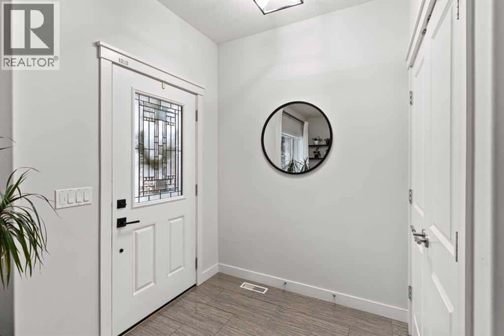 1, 1925 36 Street SW — Calgary, Alberta - Photo 5 of 47