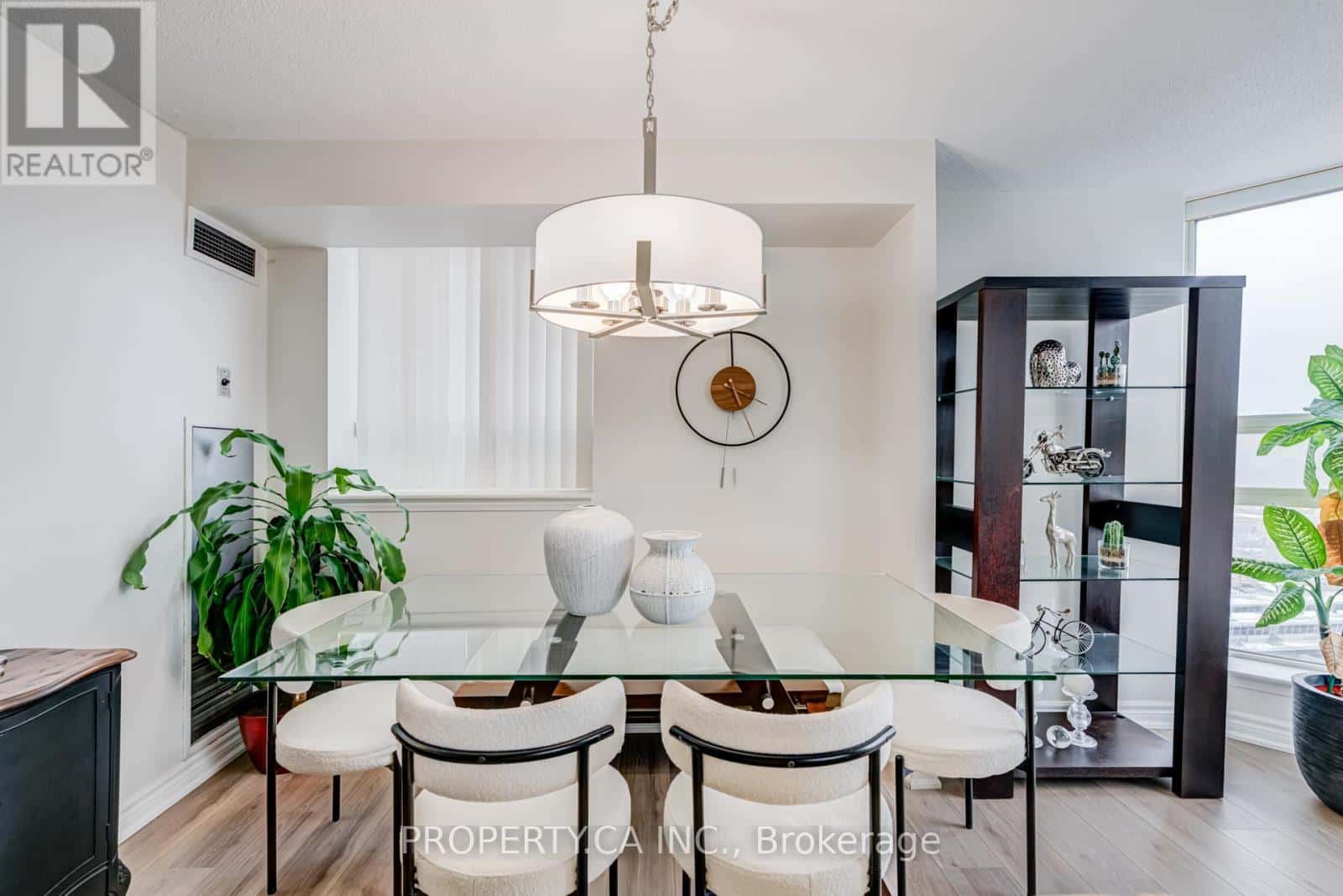 1516 - 2460 EGLINTON AVENUE E — Toronto (Eglinton East), Ontario - Photo 4 of 20