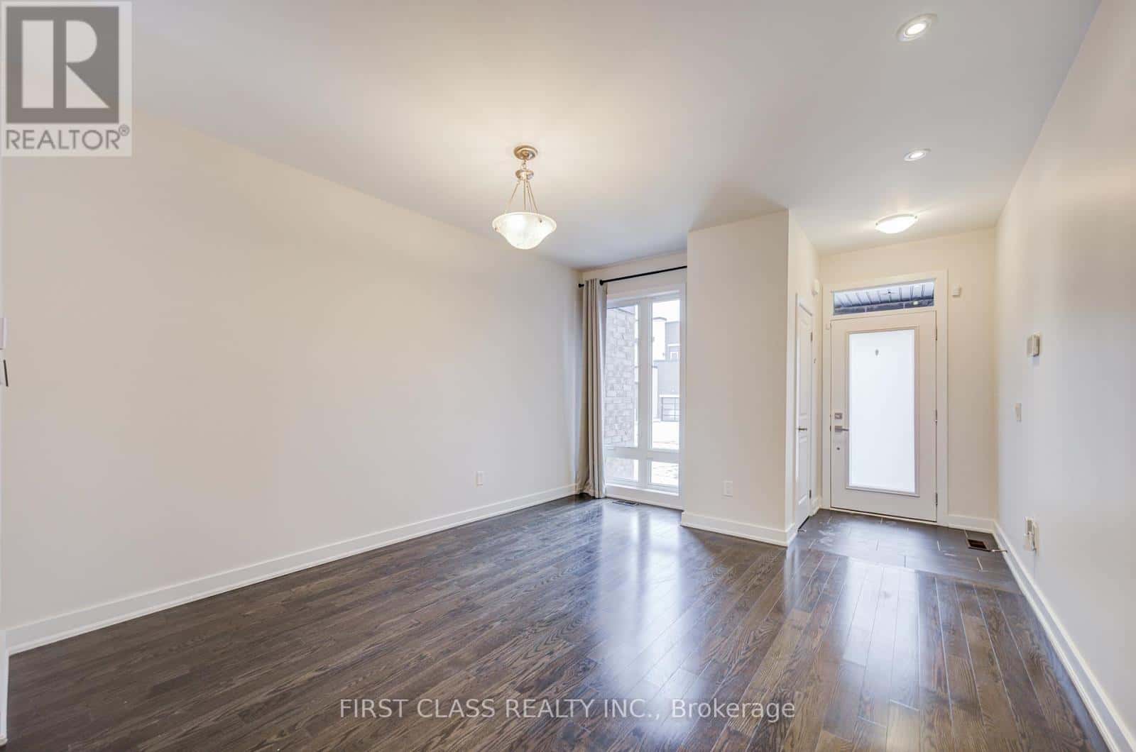 52 HELLIWELL CRESCENT — Richmond Hill, Ontario - Photo 3 of 26