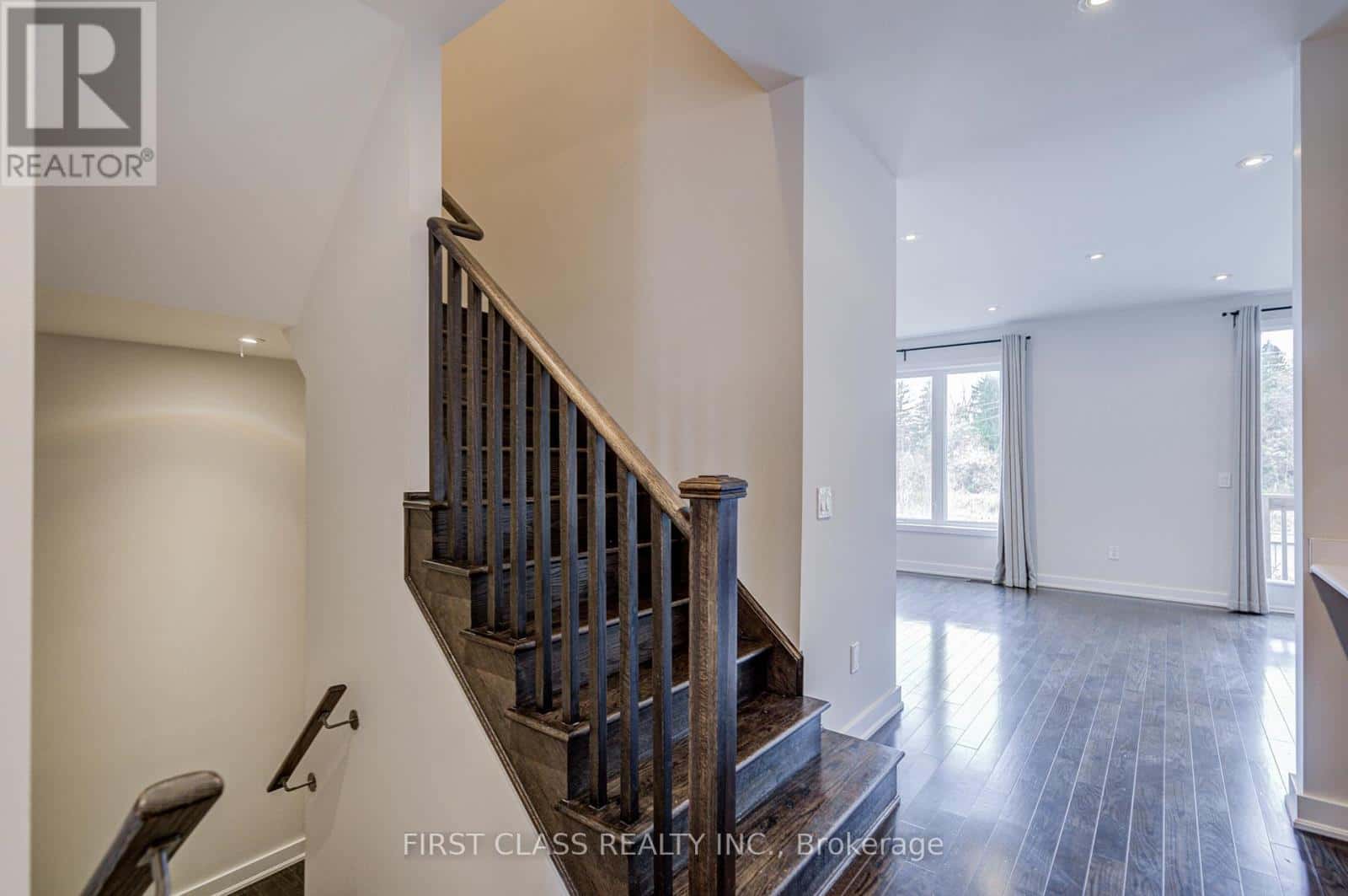 52 HELLIWELL CRESCENT — Richmond Hill, Ontario - Photo 4 of 26