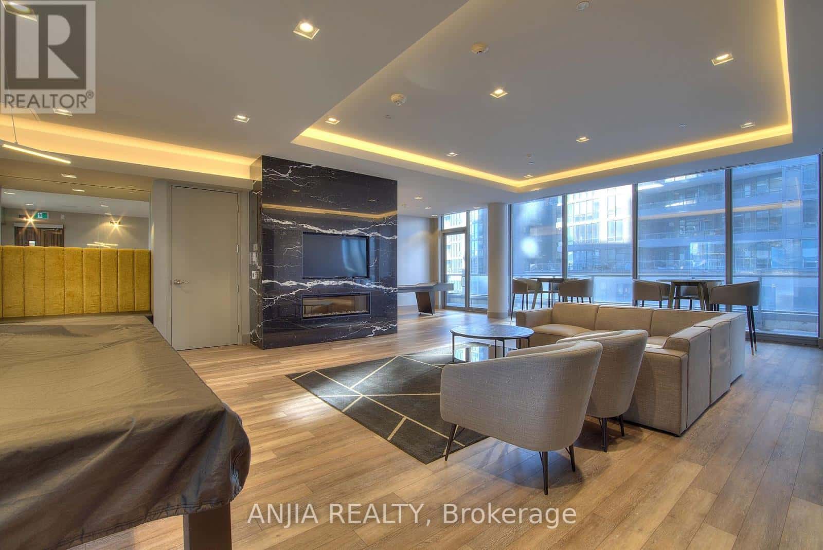 2409 - 38 FOREST MANOR ROAD — Toronto (Henry Farm), Ontario - Photo 5 of 47