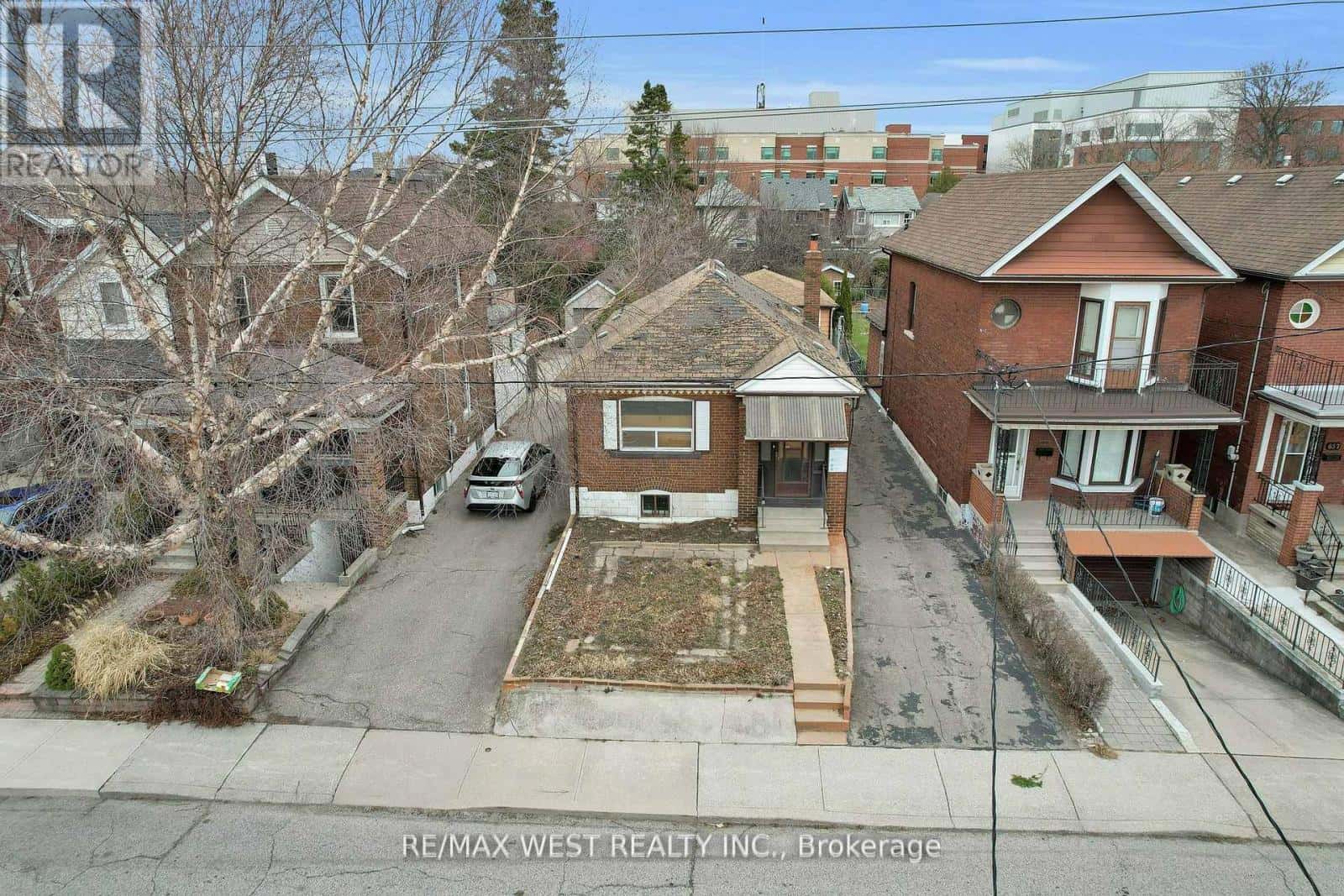 661 BERESFORD AVENUE — Toronto (Runnymede-Bloor West Village), Ontario - Photo 2 of 35
