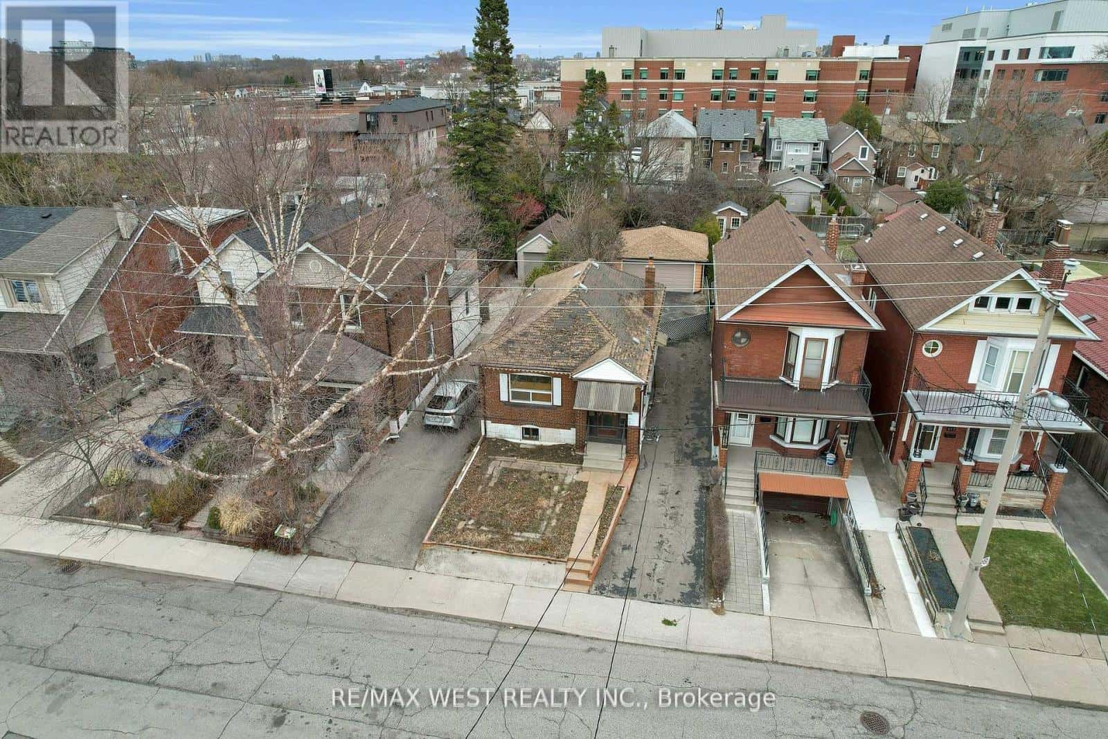 661 BERESFORD AVENUE — Toronto (Runnymede-Bloor West Village), Ontario - Photo 4 of 35