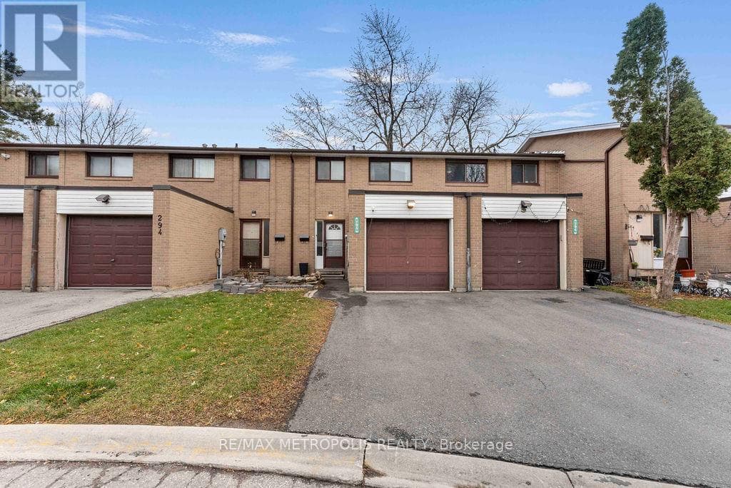 211 - 295 FLEETWOOD CRESCENT — Brampton (Southgate), Ontario - Main photo
