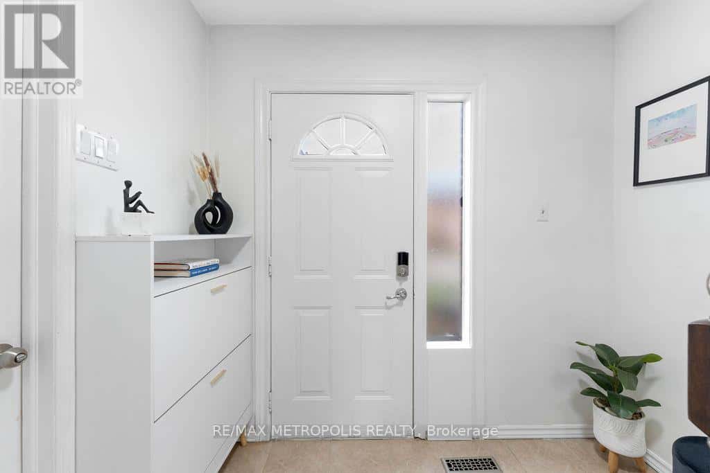 211 - 295 FLEETWOOD CRESCENT — Brampton (Southgate), Ontario - Photo 4 of 47