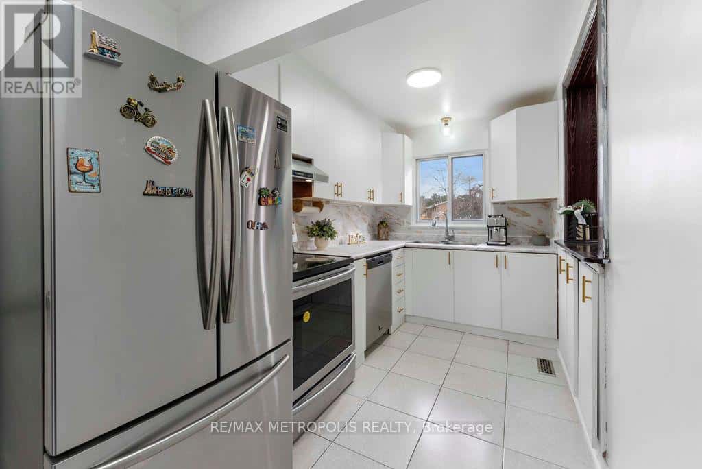 211 - 295 FLEETWOOD CRESCENT — Brampton (Southgate), Ontario - Photo 5 of 47