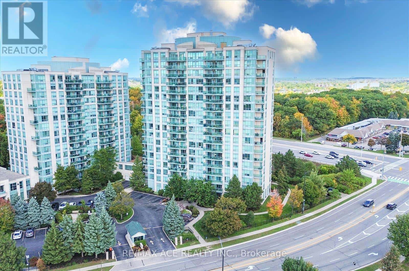 1803 - 2545 ERIN CENTRE BOULEVARD — Mississauga (Central Erin Mills), Ontario - Photo 2 of 34