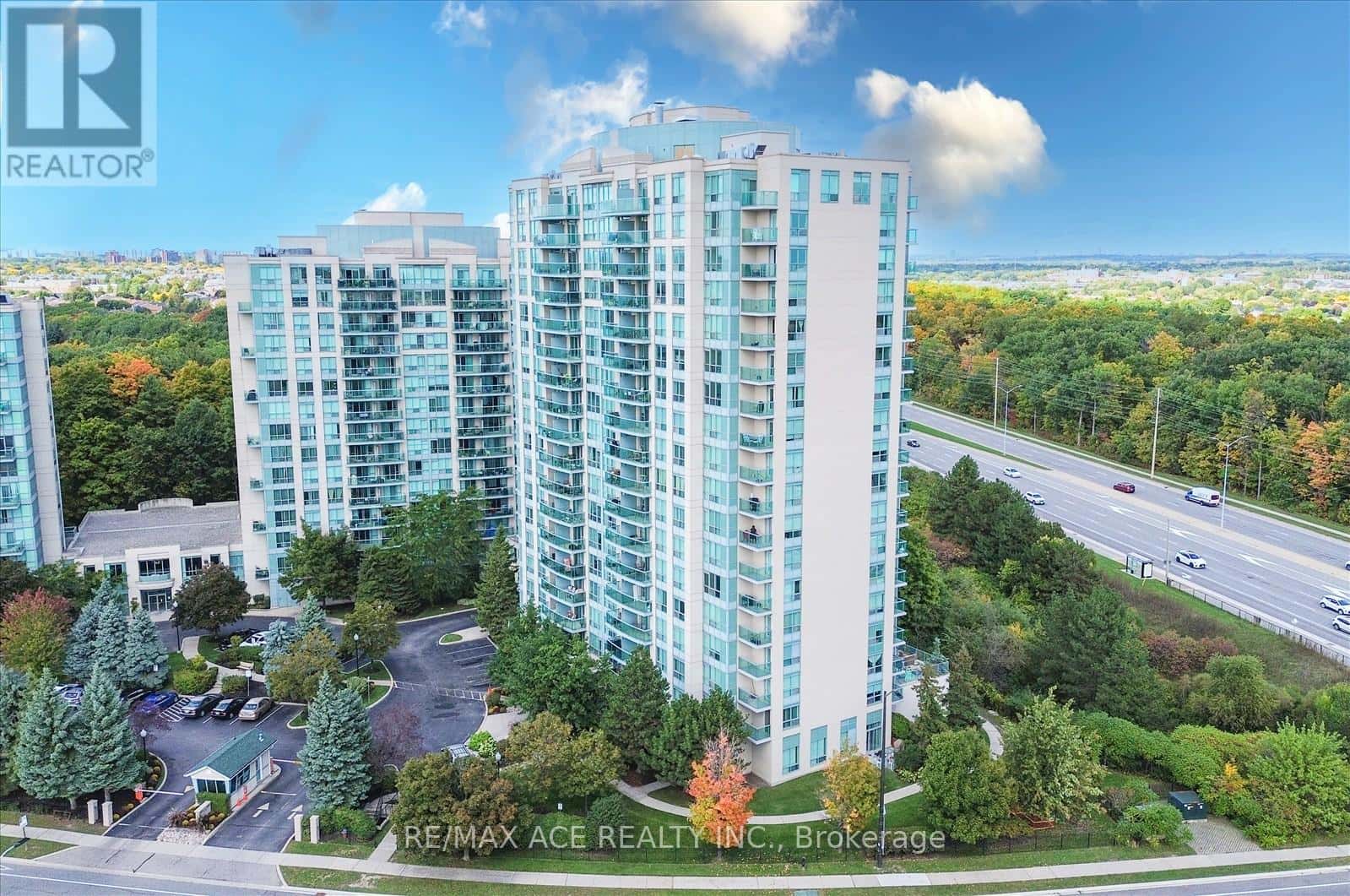 1803 - 2545 ERIN CENTRE BOULEVARD — Mississauga (Central Erin Mills), Ontario - Photo 3 of 34