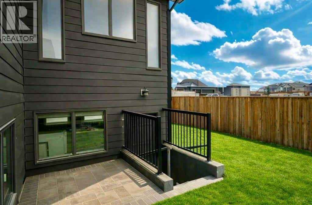 346 Sixmile Ridge S — Lethbridge, Alberta - Photo 5 of 50