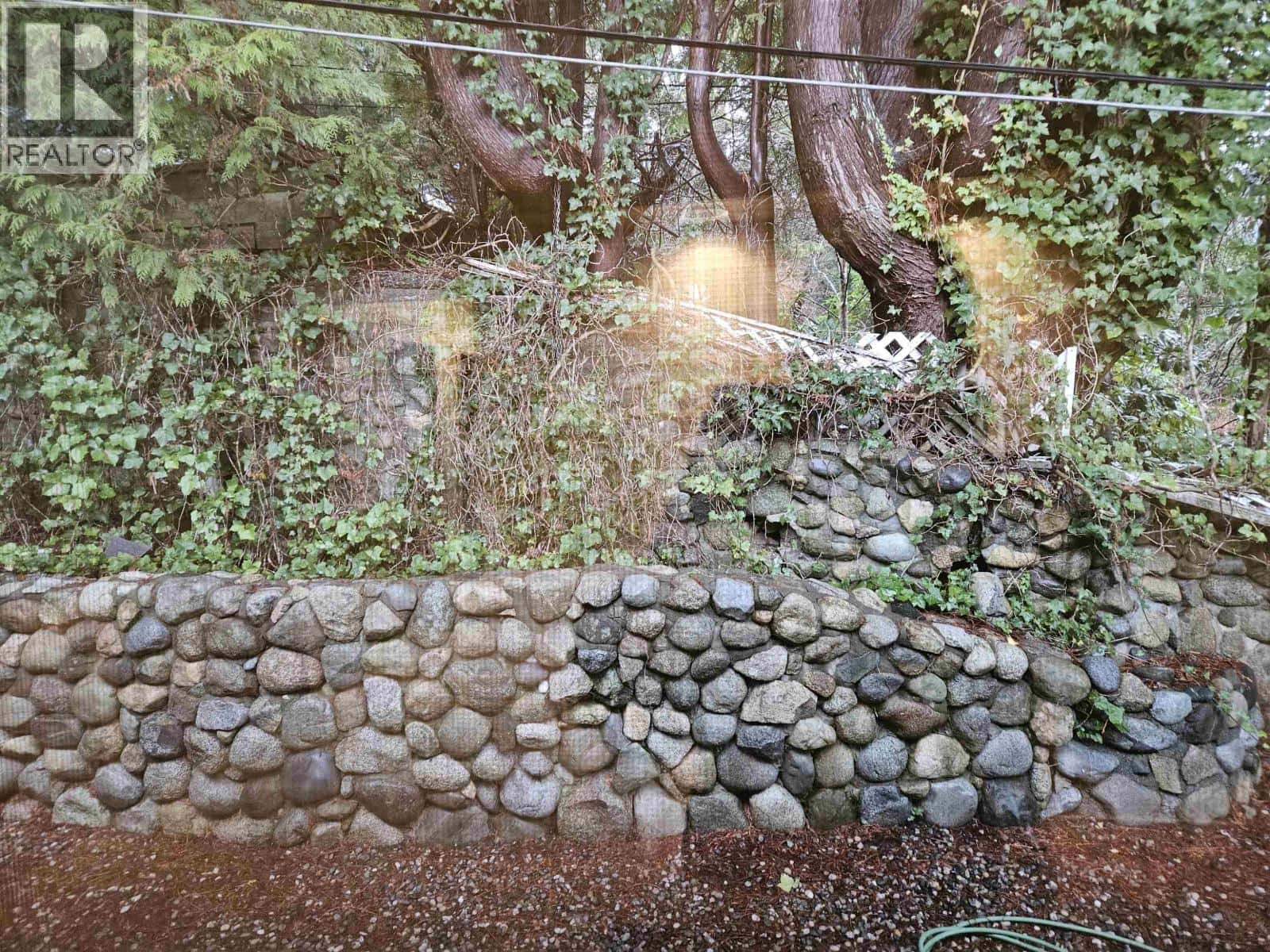 111 BONNYMUIR DRIVE — West Vancouver, British Columbia - Photo 2 of 10