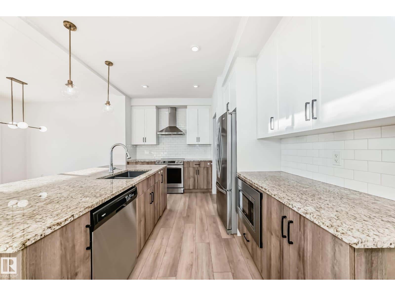 9219 183 AV NW — Edmonton, Alberta - Photo 5 of 71