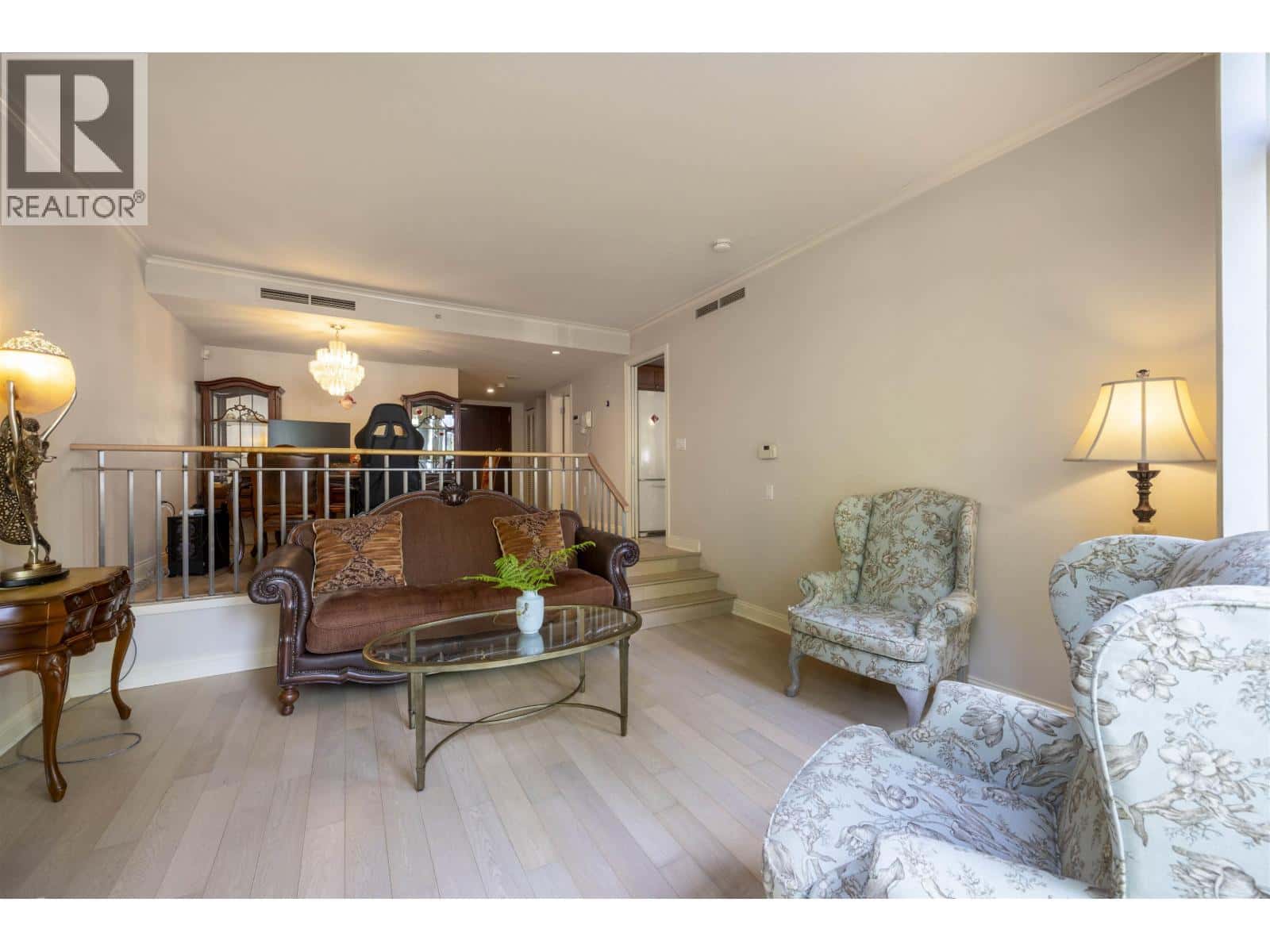 205 638 W 45TH AVENUE — Vancouver, British Columbia - Photo 4 of 33