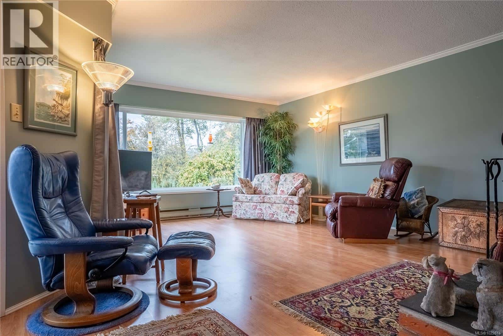 6327 Lansdowne Pl — Duncan, British Columbia - Photo 3 of 52