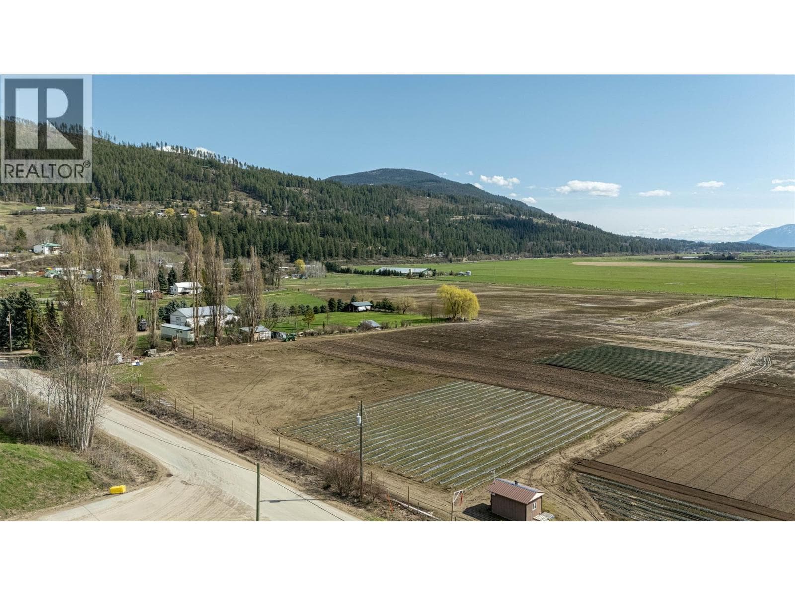 993 Duck Lake Road — Wynndel, British Columbia - Main photo