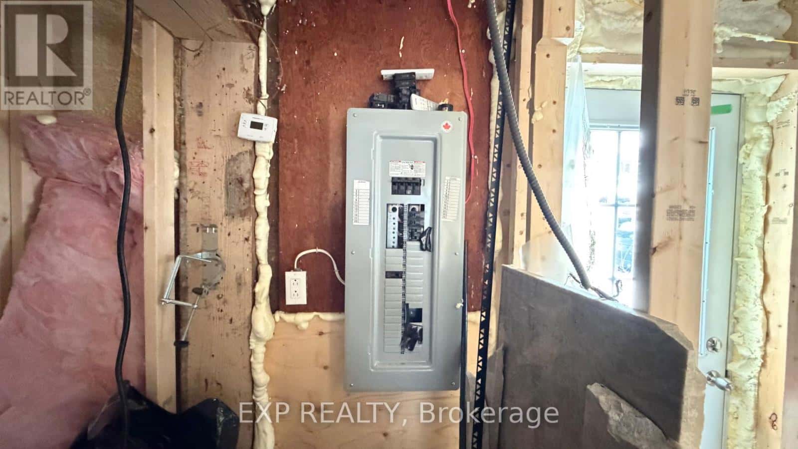 33A MURNEY STREET — Belleville (Belleville Ward), Ontario - Photo 3 of 14