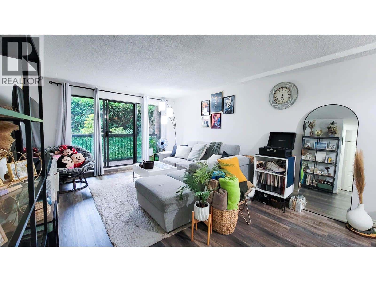 107 620 EIGHTH AVENUE — New Westminster, British Columbia - Photo 2 of 28