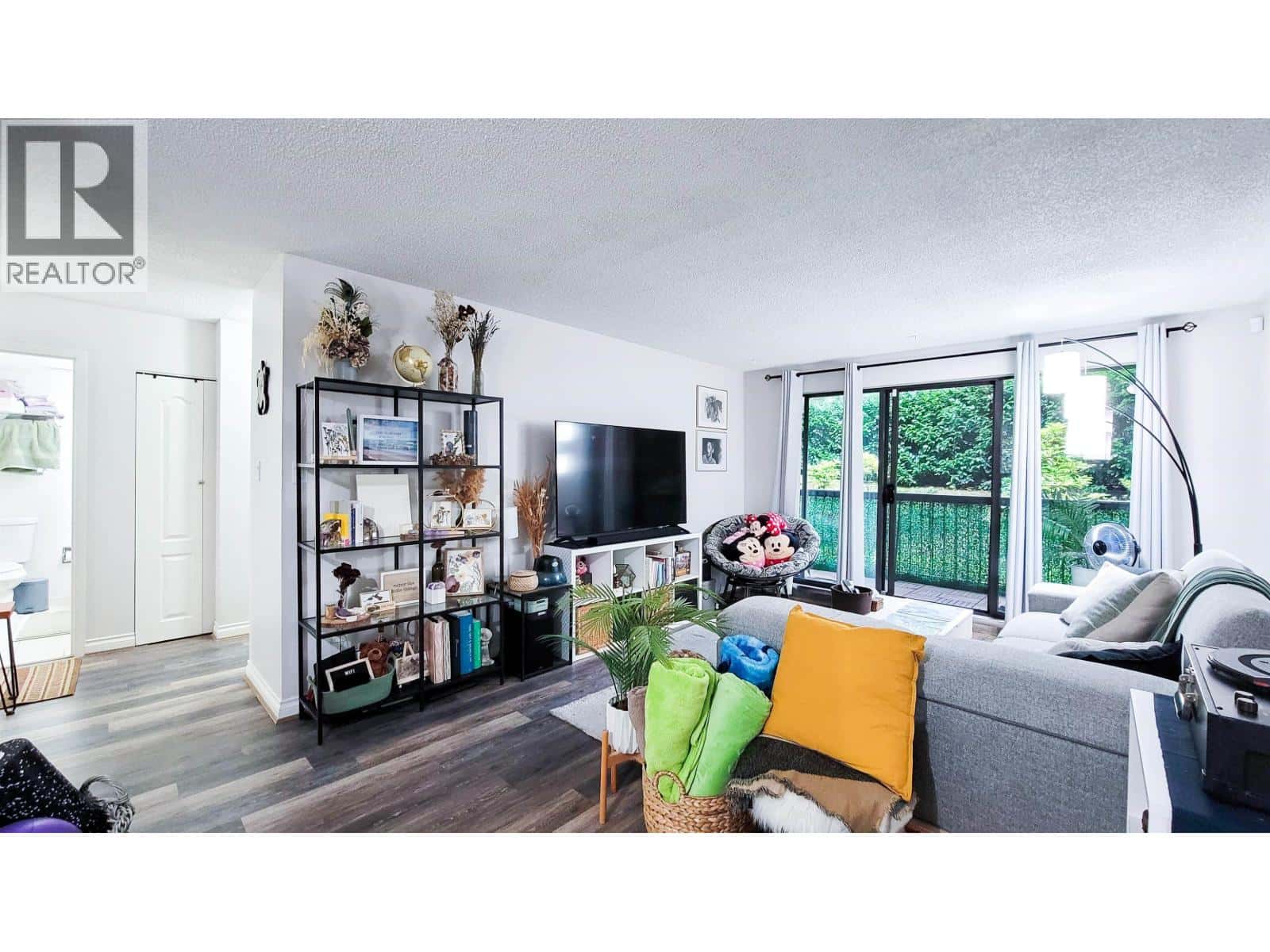 107 620 EIGHTH AVENUE — New Westminster, British Columbia - Photo 4 of 28