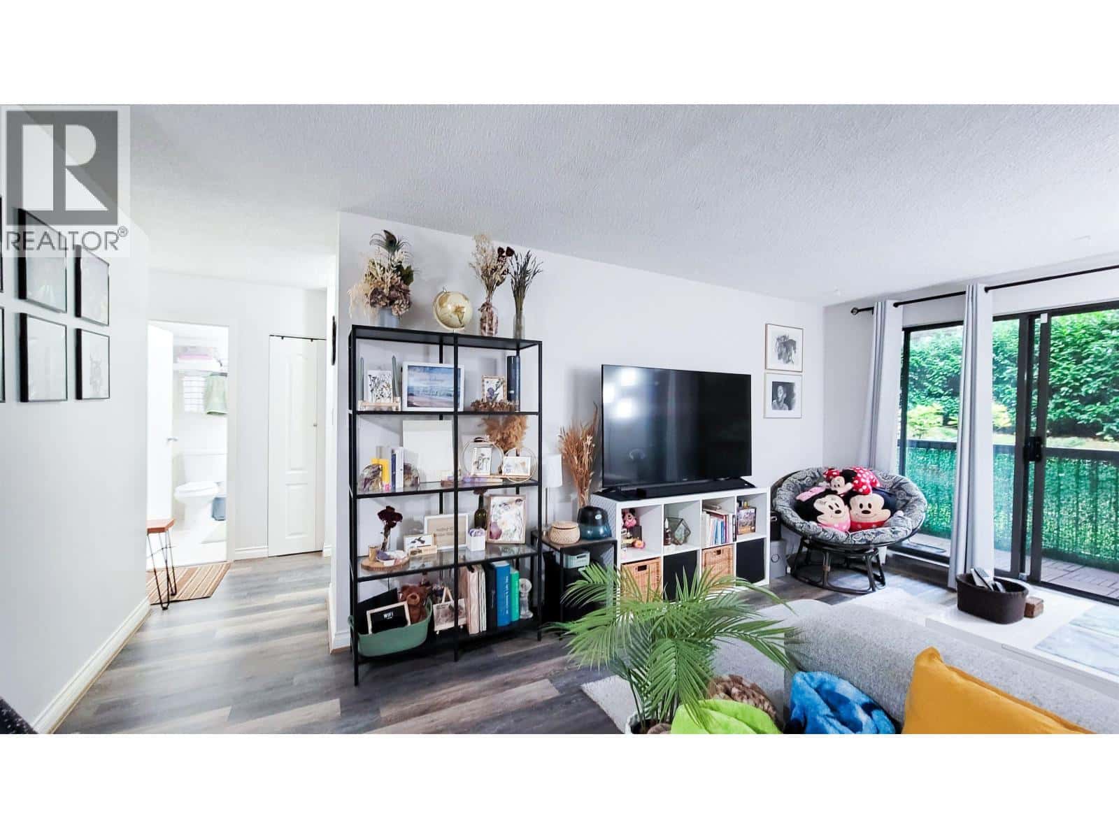 107 620 EIGHTH AVENUE — New Westminster, British Columbia - Photo 5 of 28