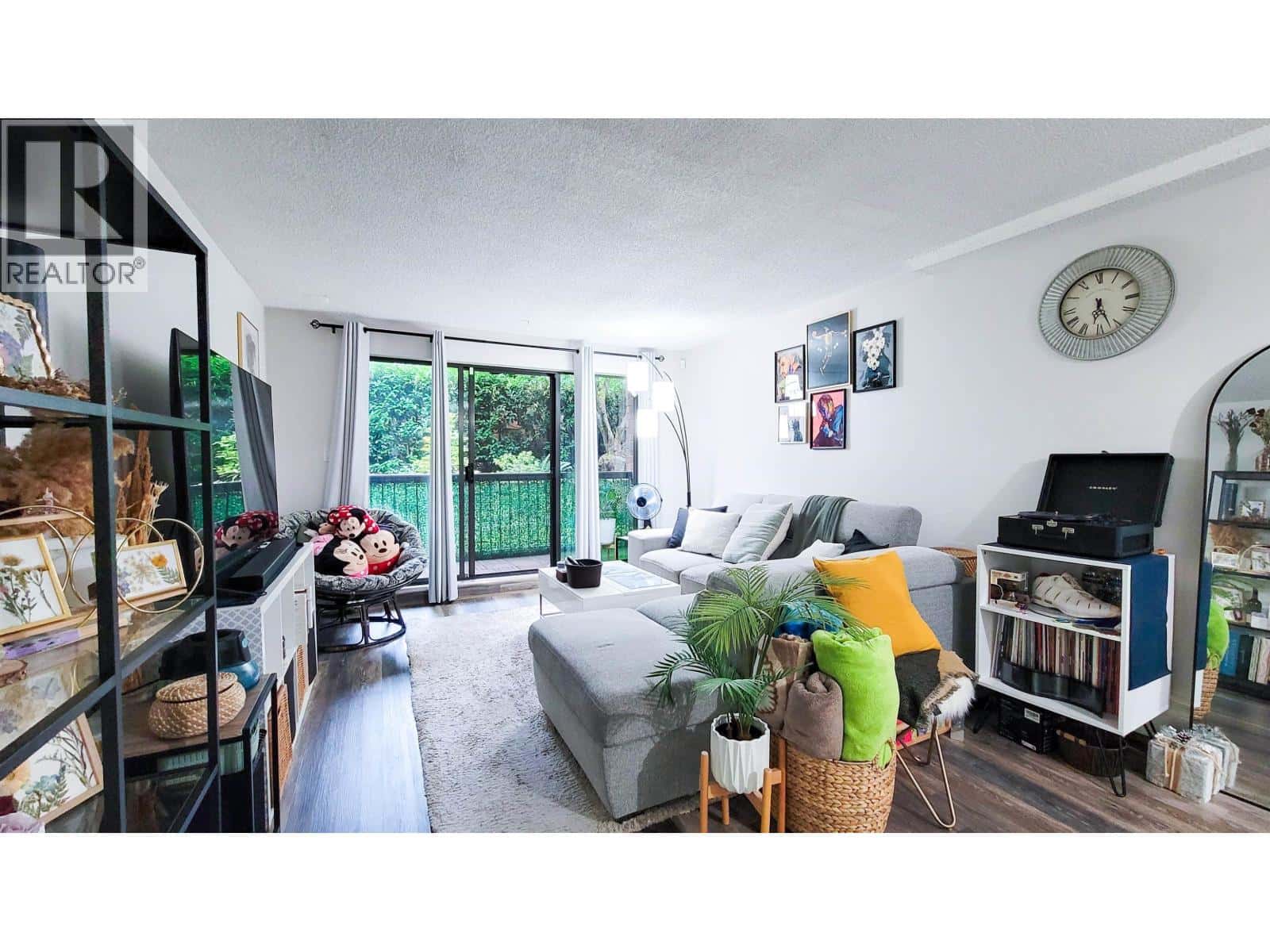 107 620 EIGHTH AVENUE — New Westminster, British Columbia - Photo 3 of 28