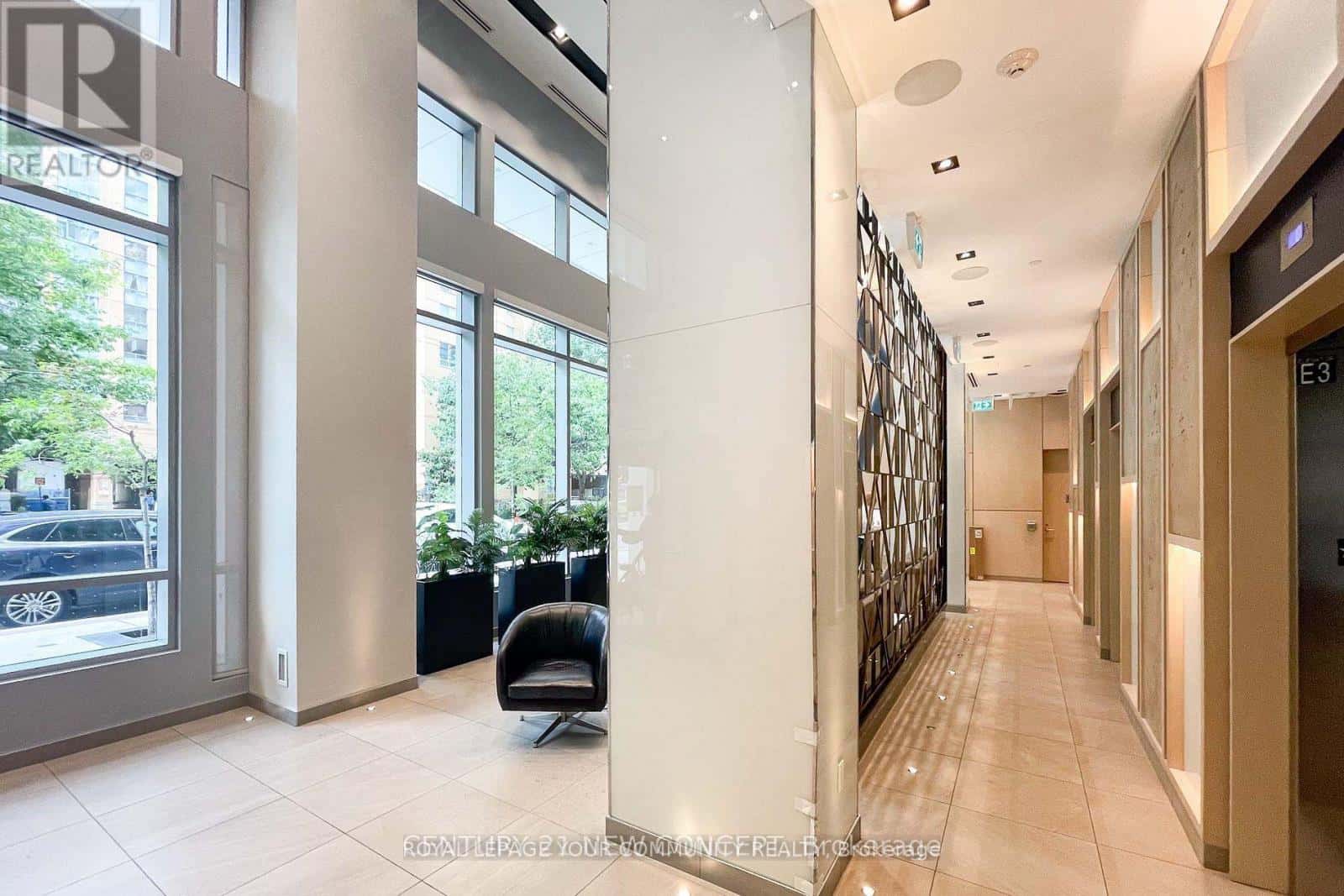 2506 - 77 MUTUAL STREET — Toronto (Church-Yonge Corridor), Ontario - Photo 4 of 22