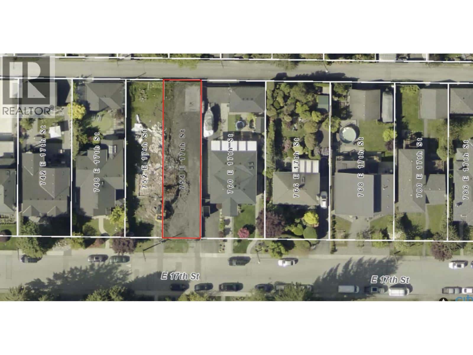 754 E 17TH STREET — North Vancouver, British Columbia - Photo 3 of 5