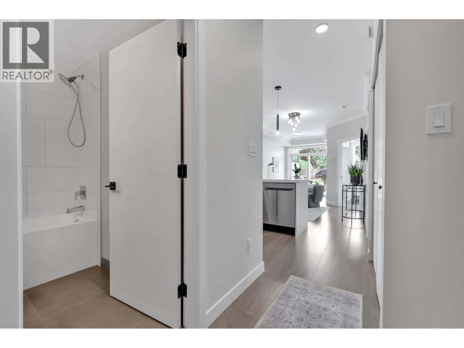 308 12143 223 STREET — Maple Ridge, British Columbia - Photo 2 of 40