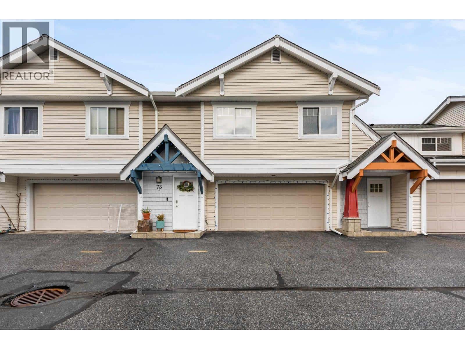 73 1821 WILLOW CRESCENT — Squamish, British Columbia - Photo 2 of 28