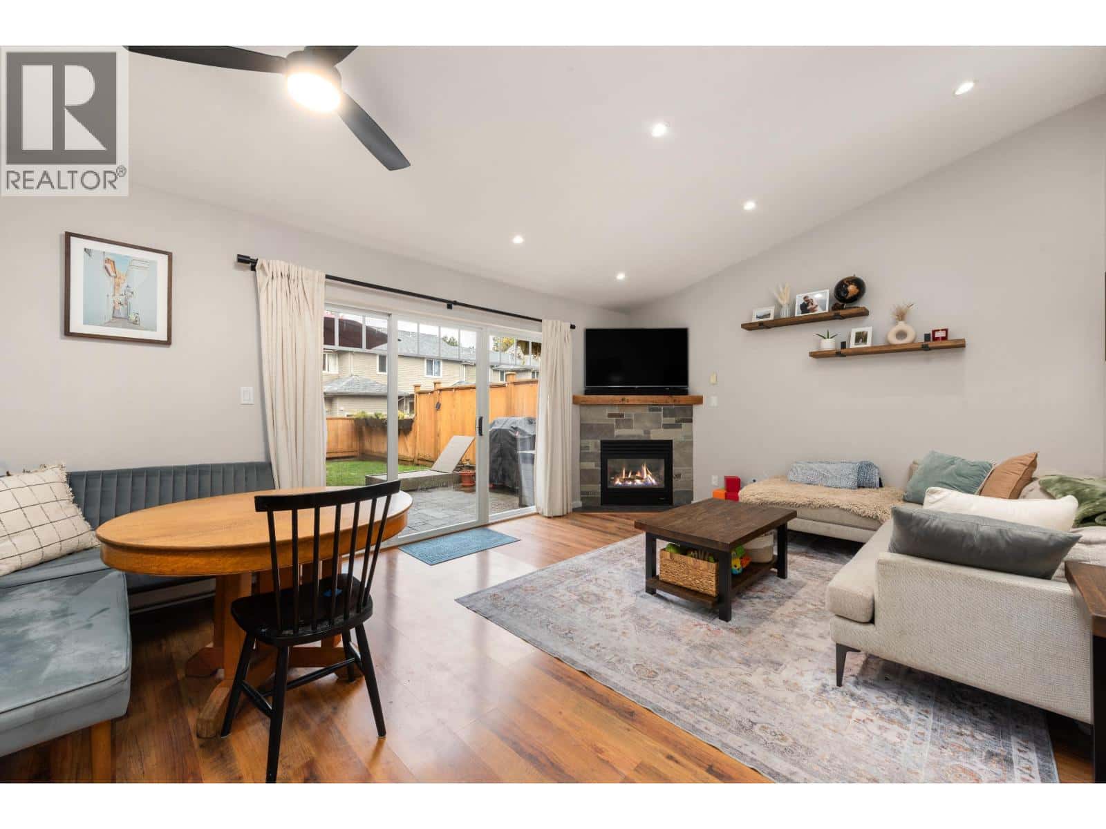 73 1821 WILLOW CRESCENT — Squamish, British Columbia - Photo 3 of 28