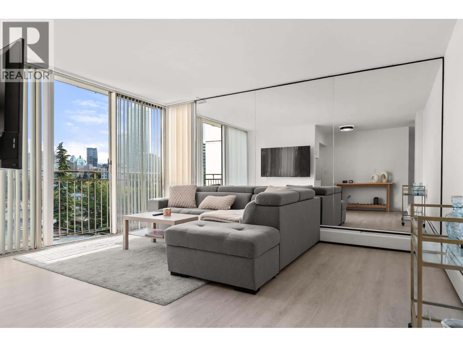 806 1250 BURNABY STREET — Vancouver, British Columbia - Photo 2 of 38