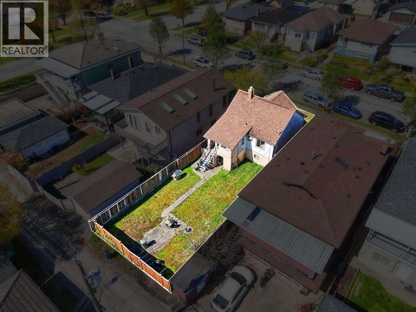 3318 WILLIAM STREET — Vancouver, British Columbia - Photo 3 of 4