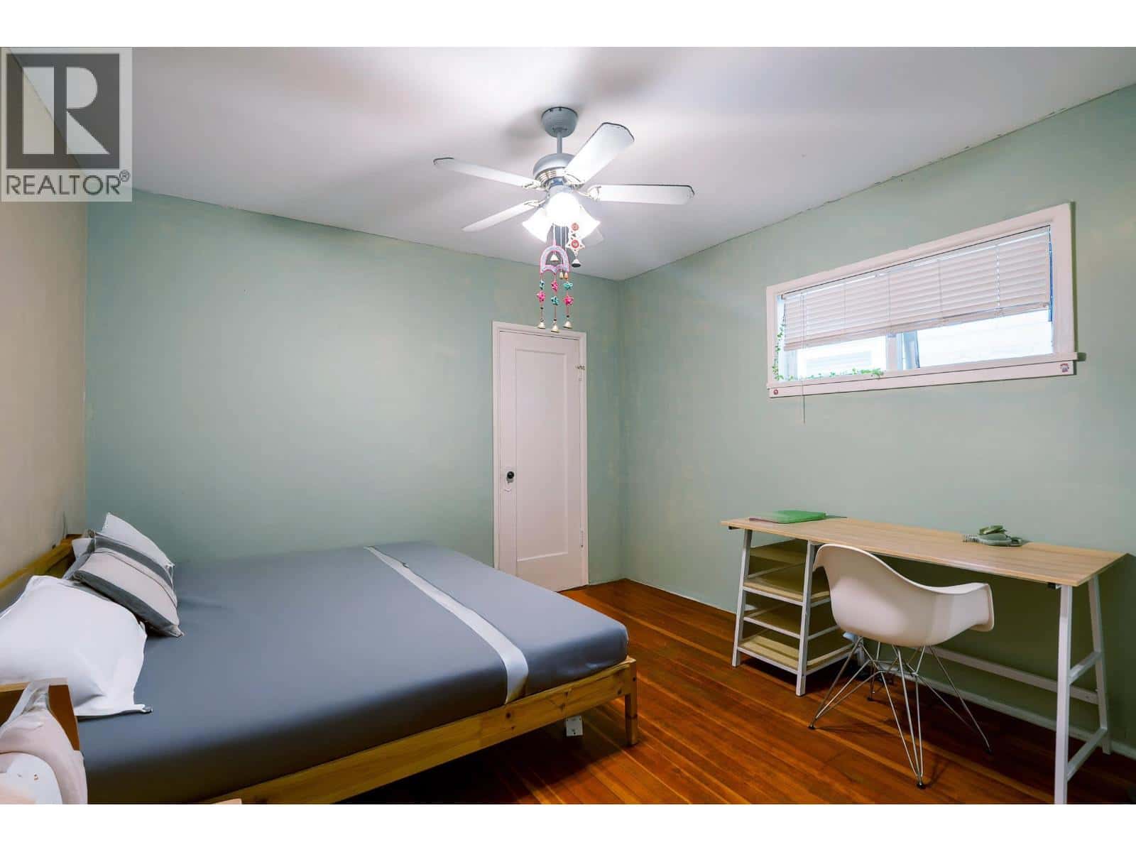 869 W 60TH AVENUE — Vancouver, British Columbia - Photo 4 of 9