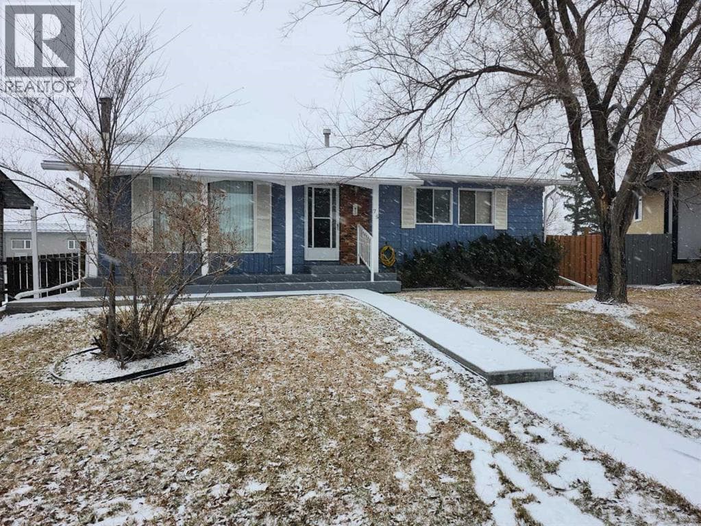 75 Hunts Crescent — Drumheller - Main photo