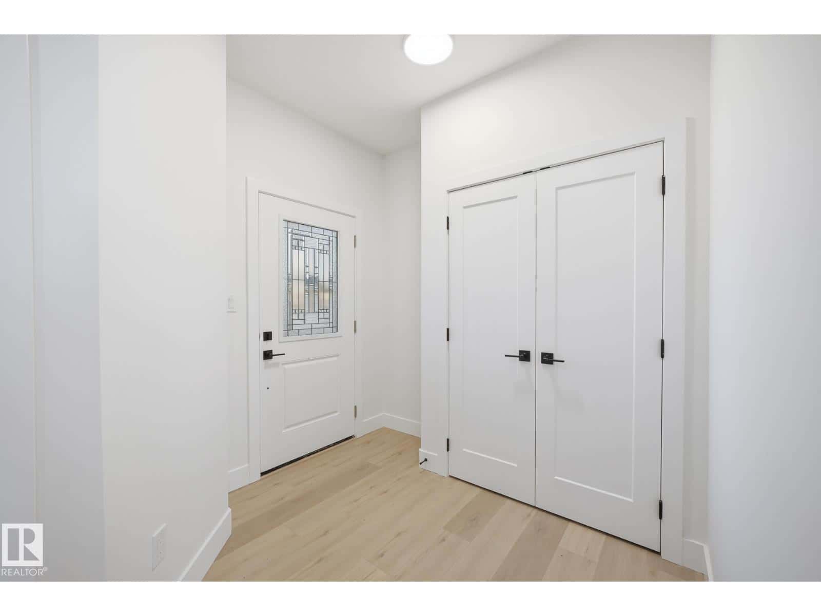 68 Hemingway CR — Spruce Grove, Alberta - Photo 2 of 23