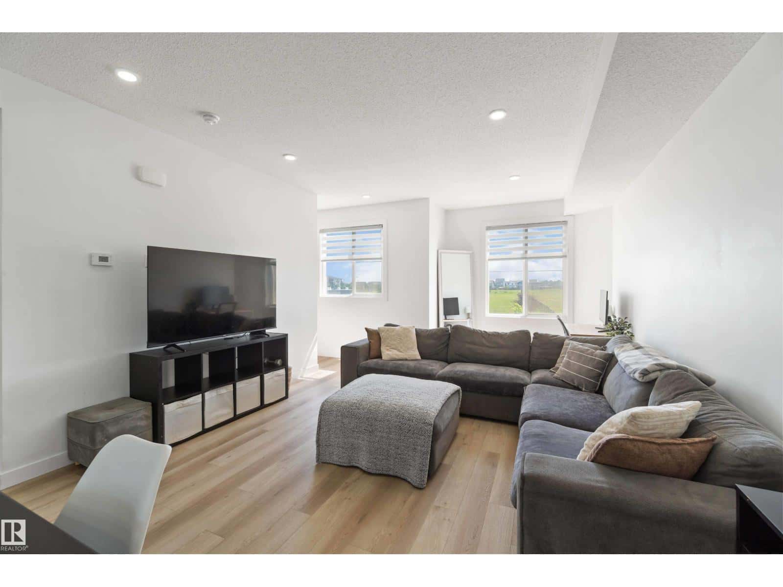 22778 97 AV NW — Edmonton, Alberta - Photo 4 of 46