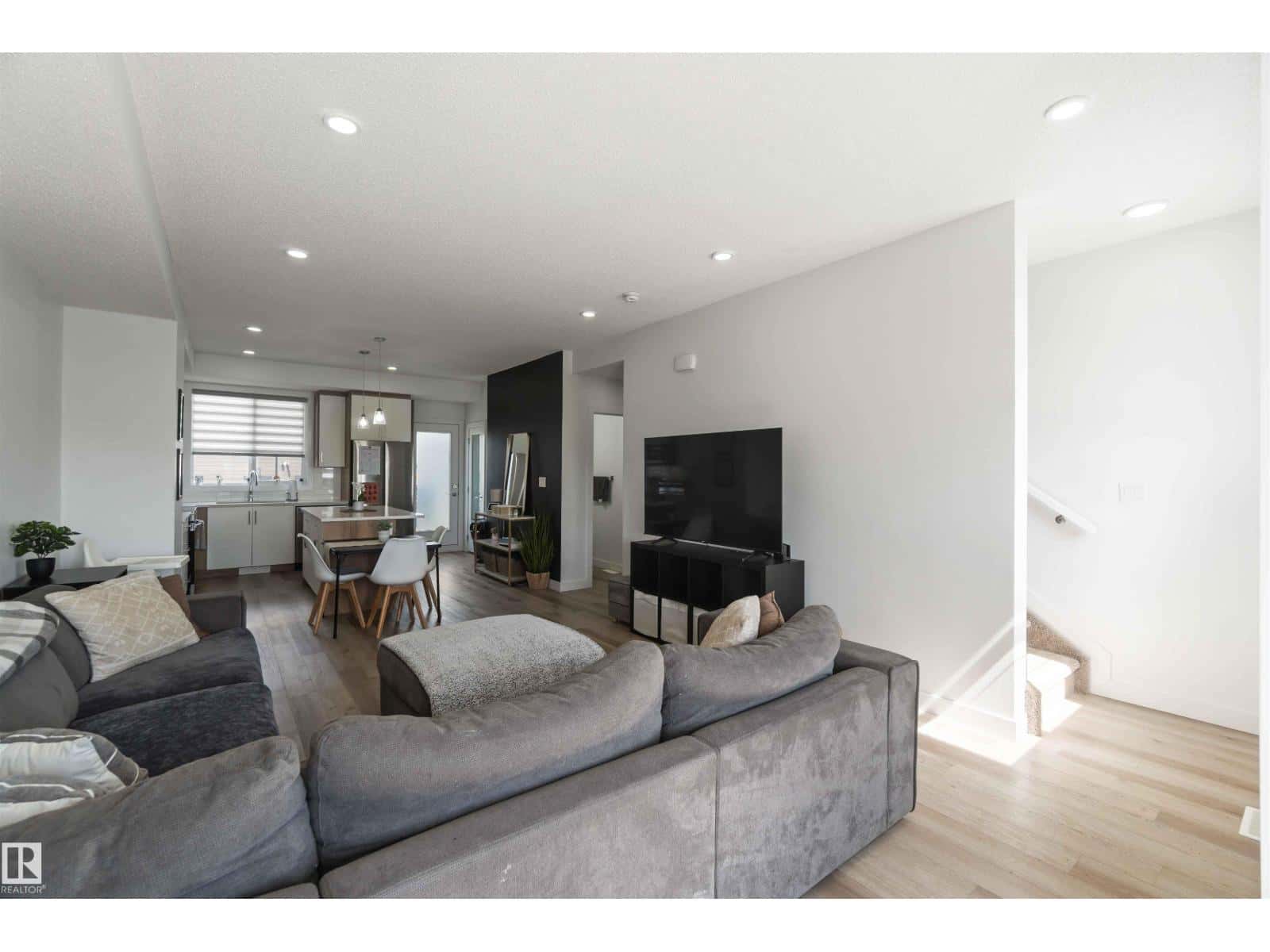 22778 97 AV NW — Edmonton, Alberta - Photo 5 of 46