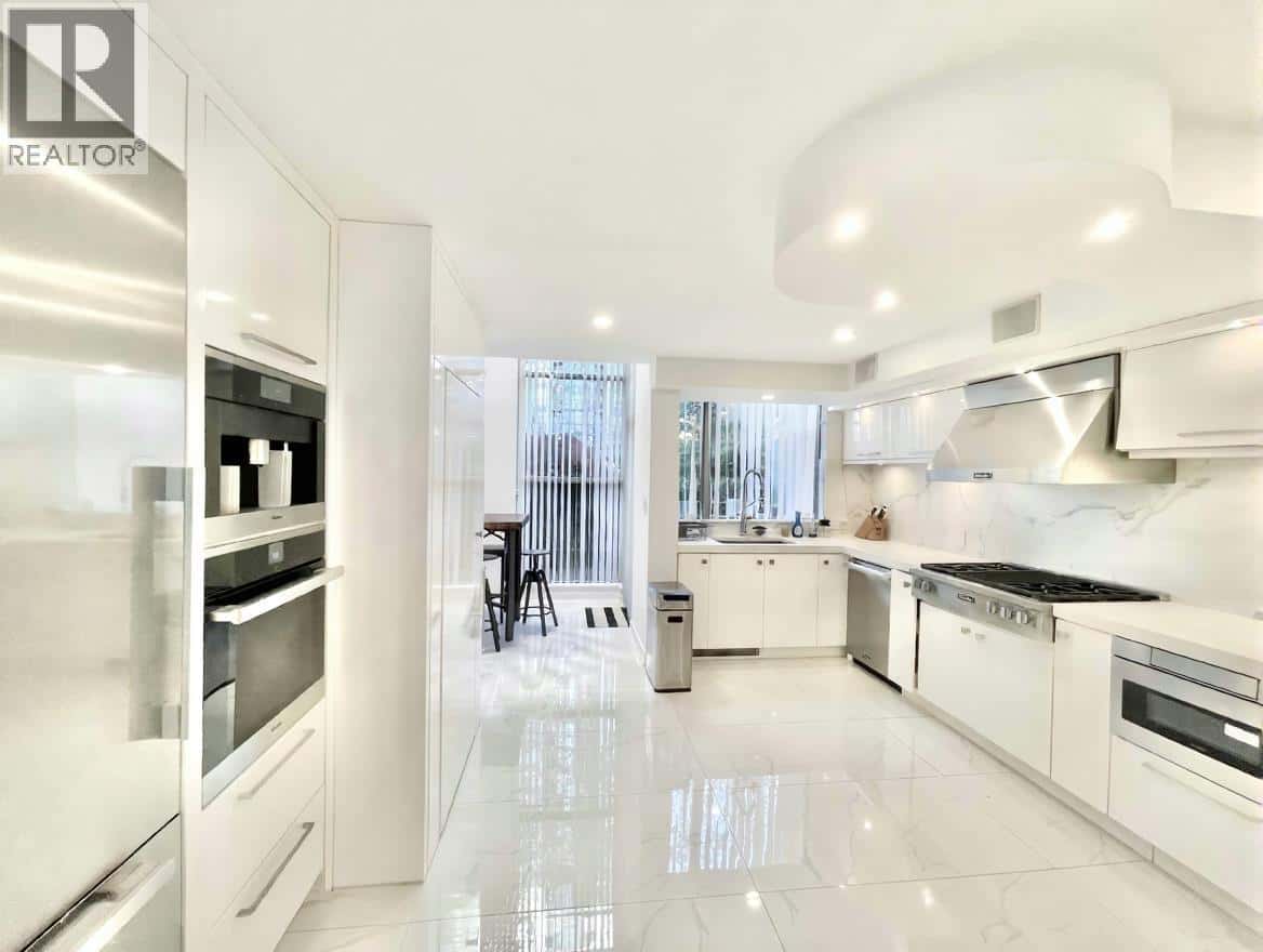 1235 ALBERNI STREET — Vancouver, British Columbia - Photo 2 of 22