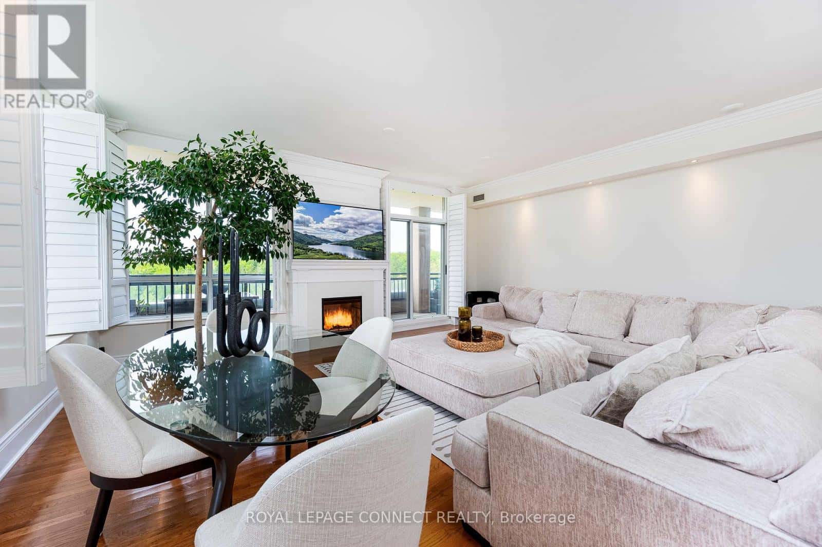 403 - 1101 LESLIE STREET — Toronto (Banbury-Don Mills), Ontario - Photo 2 of 27