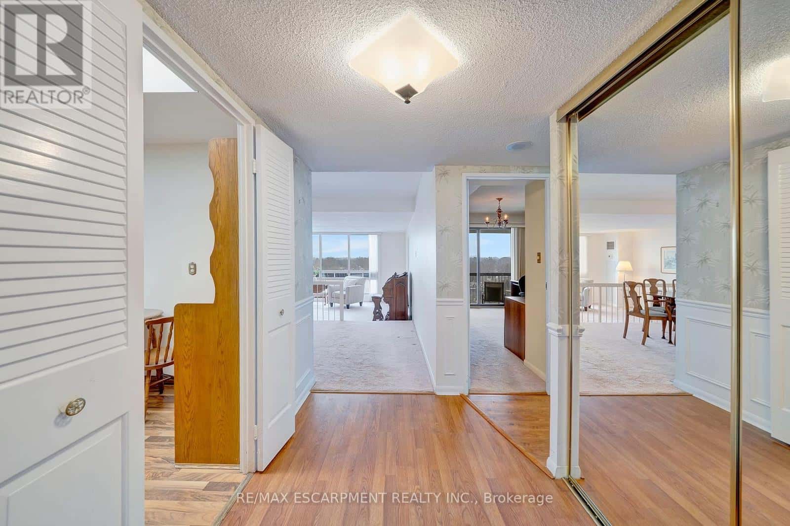 1104 - 2185 MARINE DRIVE — Oakville (BR Bronte), Ontario - Photo 3 of 44