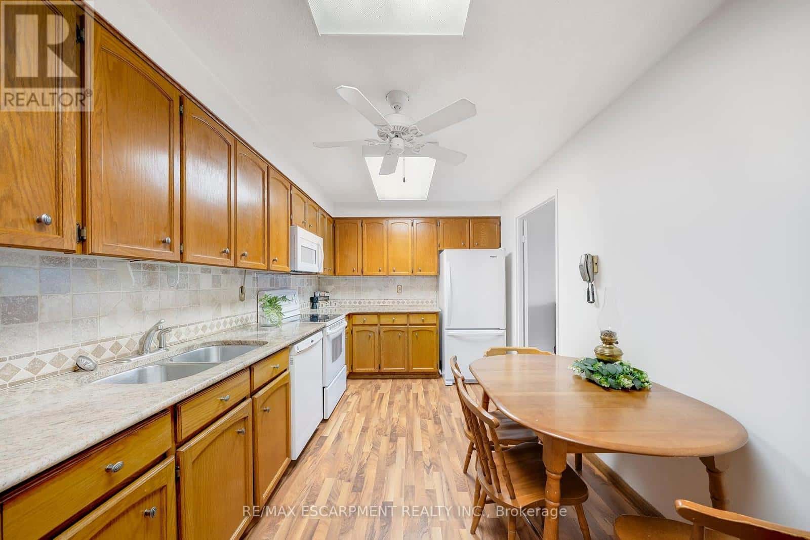 1104 - 2185 MARINE DRIVE — Oakville (BR Bronte), Ontario - Photo 4 of 44