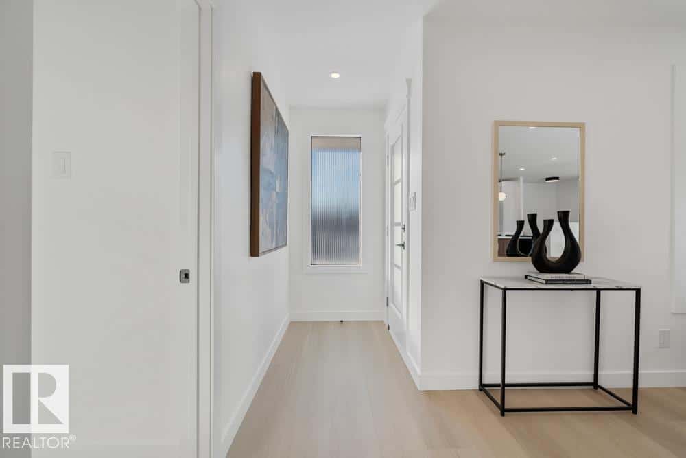 6408 88 AV NW — Edmonton, Alberta - Photo 3 of 51