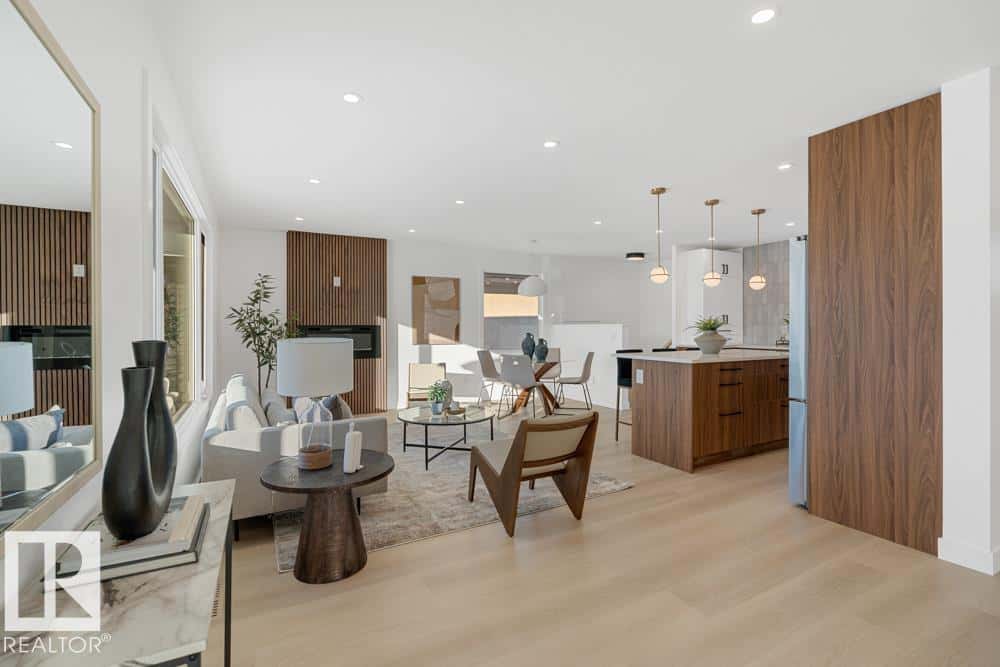 6408 88 AV NW — Edmonton, Alberta - Photo 4 of 51