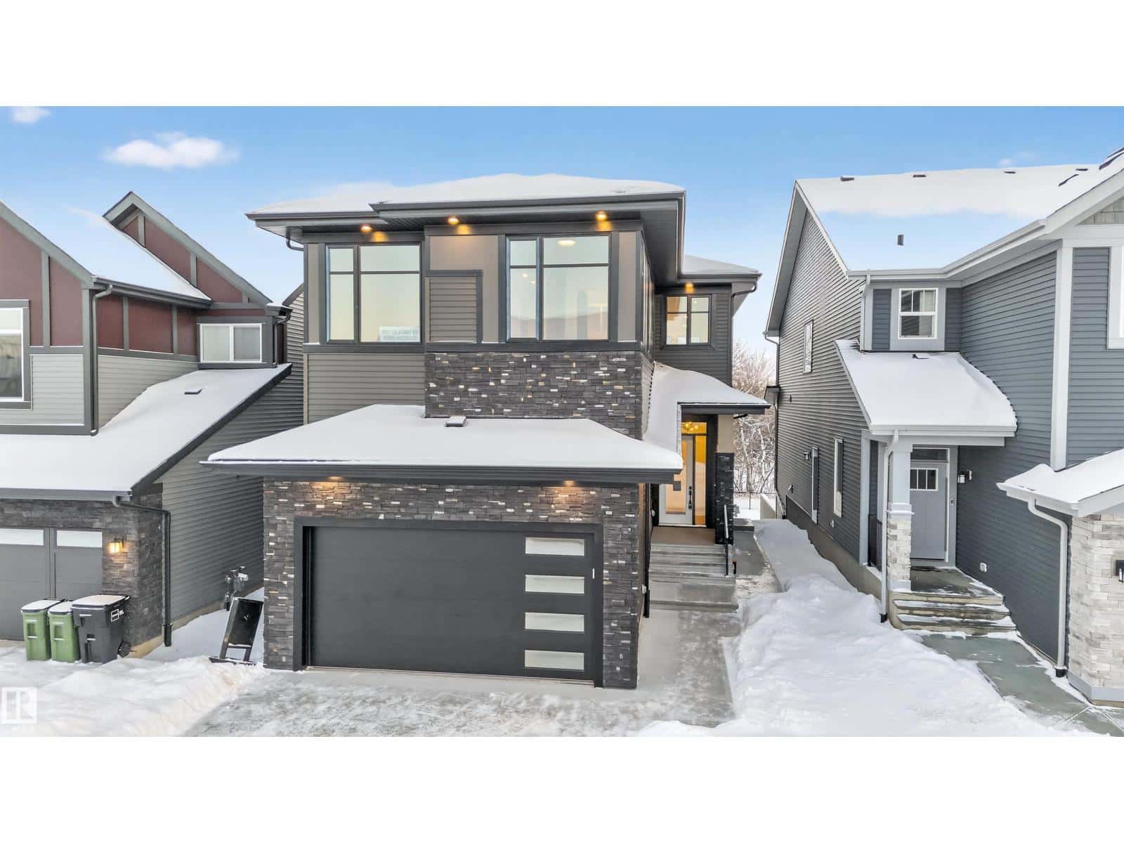 3083 158 ST SW — Edmonton, Alberta - Photo 2 of 75