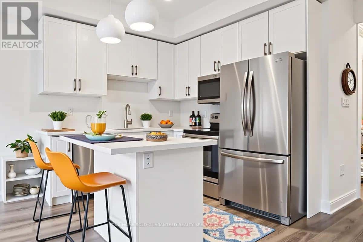 64 COSMOPOLITAN COMMON — St. Catharines (Carlton/Bunting), Ontario - Photo 4 of 20