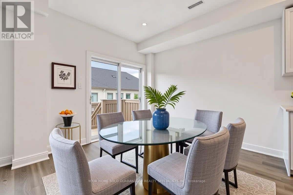 64 COSMOPOLITAN COMMON — St. Catharines (Carlton/Bunting), Ontario - Photo 5 of 20