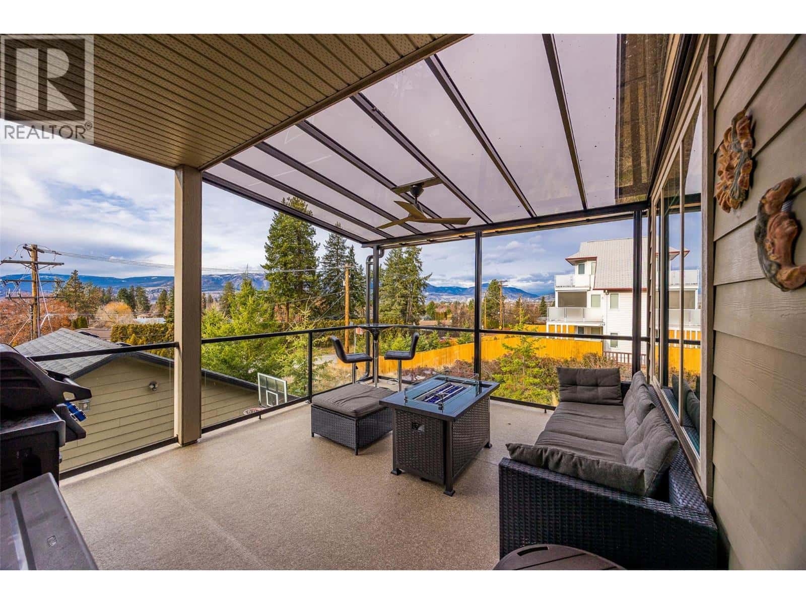 698 Westpoint Court — Kelowna, British Columbia - Photo 5 of 87