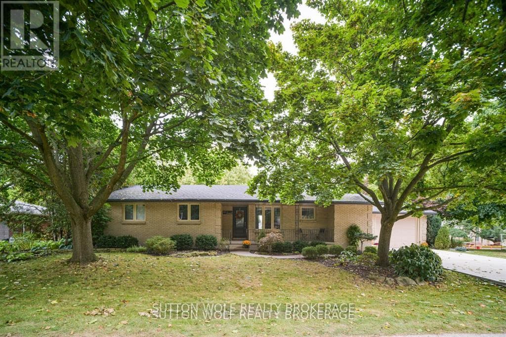 60 SUNSET AVENUE — Warwick (Watford), Ontario - Main photo