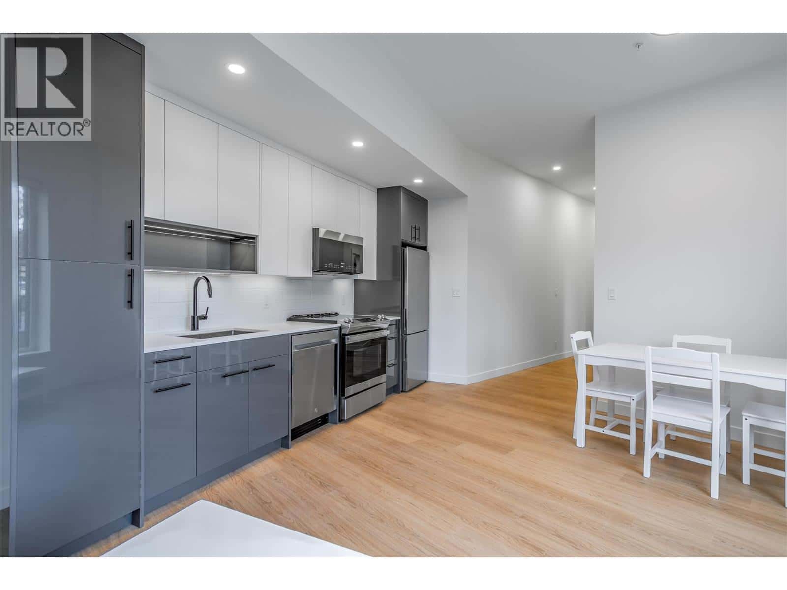 1381 Belaire Avenue — Kelowna, British Columbia - Photo 5 of 22