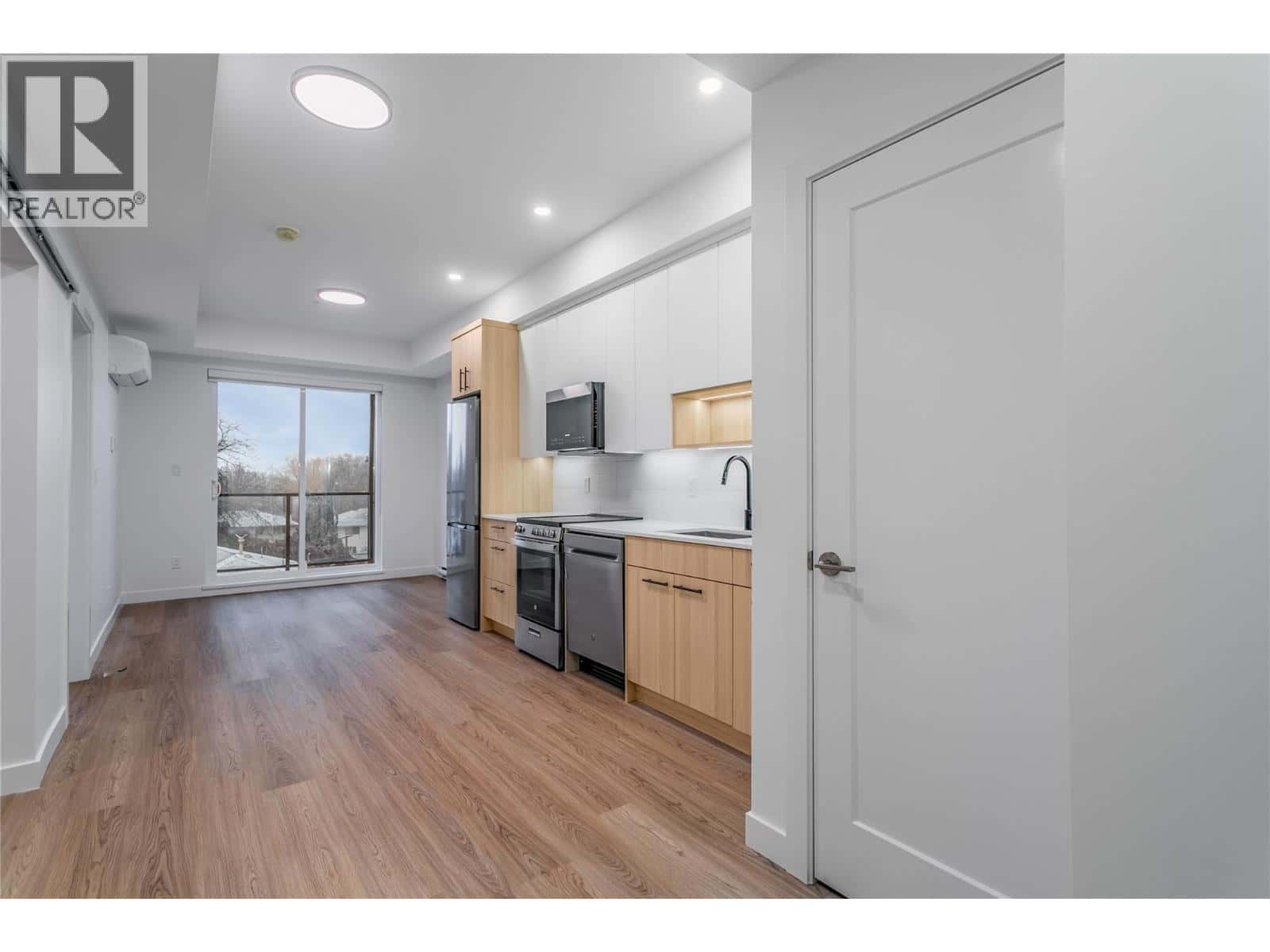 1380 Pridham Avenue Unit# 305 — Kelowna, British Columbia - Photo 2 of 19