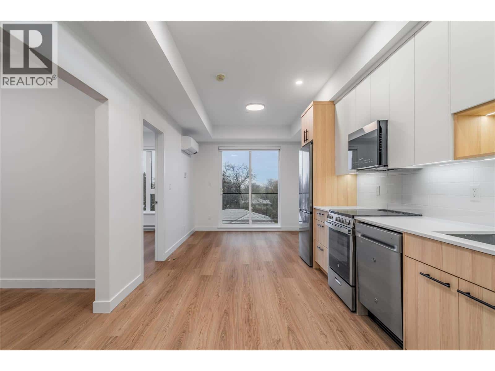 1380 Pridham Avenue Unit# 305 — Kelowna, British Columbia - Photo 3 of 19